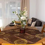 아파트 Bright And Modern 1bdr In By Flat Manаger *