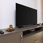 아파트 Bright And Modern 1bdr In By Flat Manаger 플로브디프