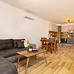 아파트 Bright And Modern 1bdr In By Flat Manаger 플로브디프