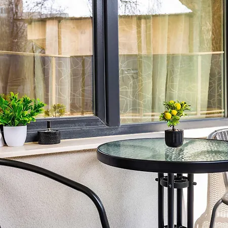 Апартамент Bright And Modern 1bdr In By Flat Manаger