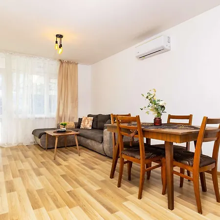 Апартамент Bright And Modern 1bdr In By Flat Manаger Пловдив